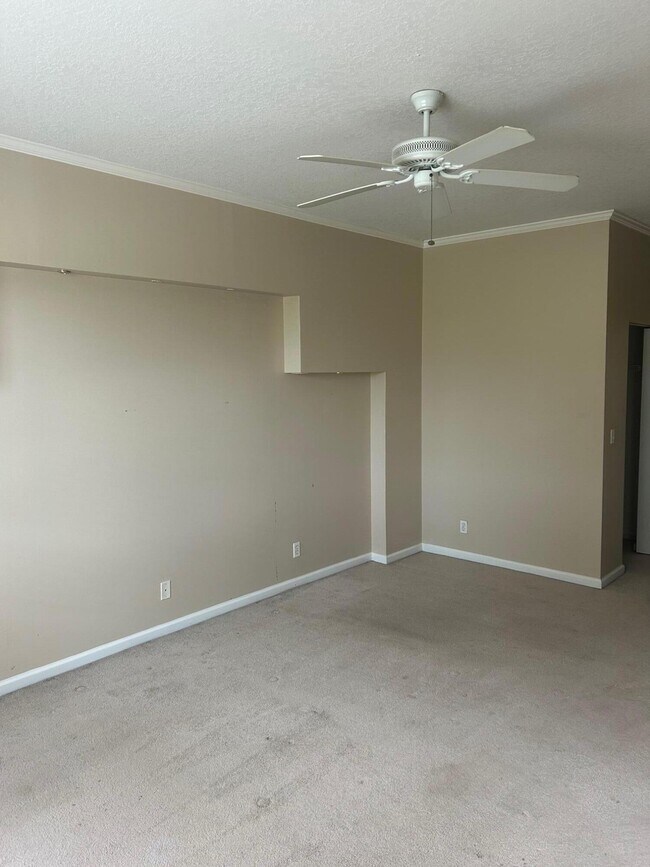 Building Photo - 987 NW Mossy Oak Way