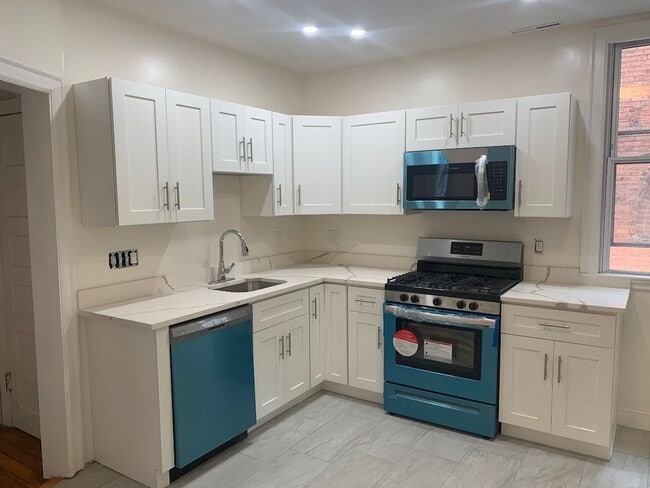 Building Photo - Incredible Shadyside Home!