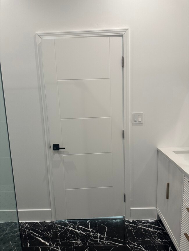 Building Photo - 10859 Nettleton St