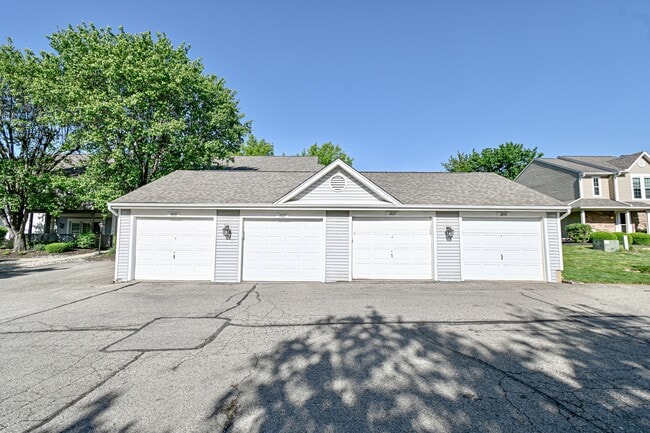 Building Photo - 3021 Stratford Ct