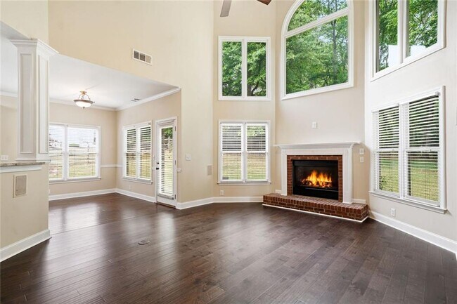 Building Photo - 2058 Woodside Park Dr