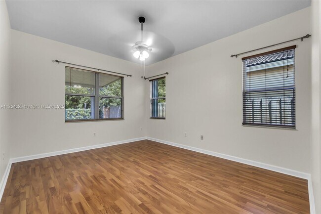Building Photo - 1221 SE 17th Ave