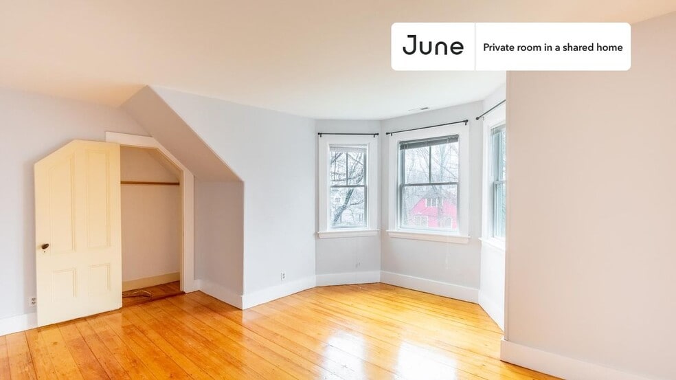 Building Photo - Room in Shared 5 bed/2.5 bath home in Newton Corner