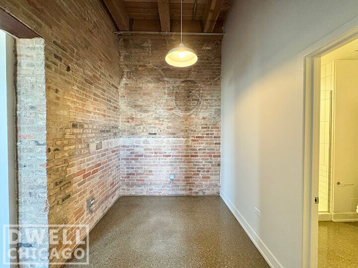 Building Photo - 1515 W 15th St