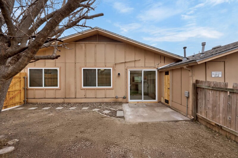 Building Photo - 218 W William Cannon Dr