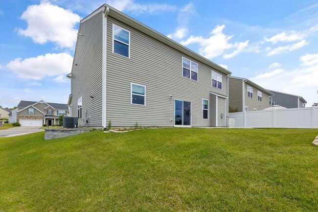 Building Photo - Welcome Home!!! Beautiful 3b 2.5b in Masse...