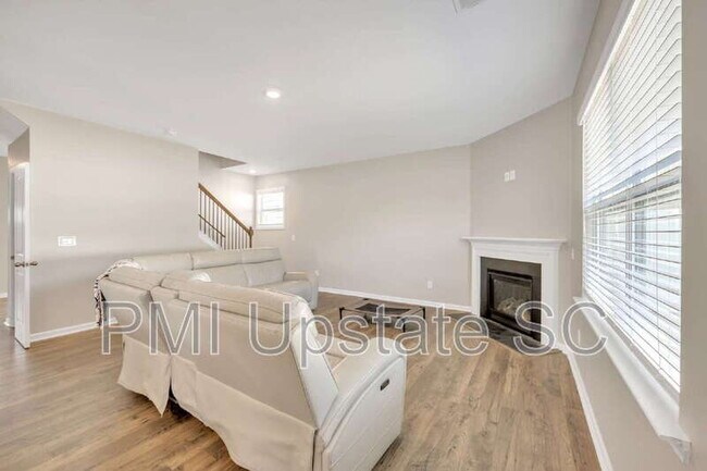 Building Photo - 207 Bridlewood Ln