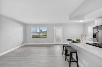 Building Photo - 450 Piedmont J