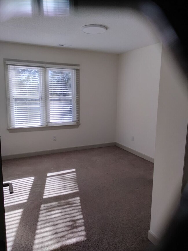 Building Photo - Beautiful remodeled home in Emerald Isle