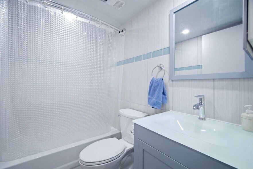 Building Photo - 9244 W Atlantic Blvd