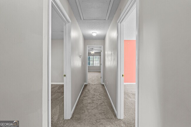 Building Photo - 255 Woodstream Dr