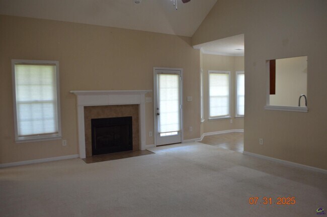 Building Photo - 206 Arelia Dr