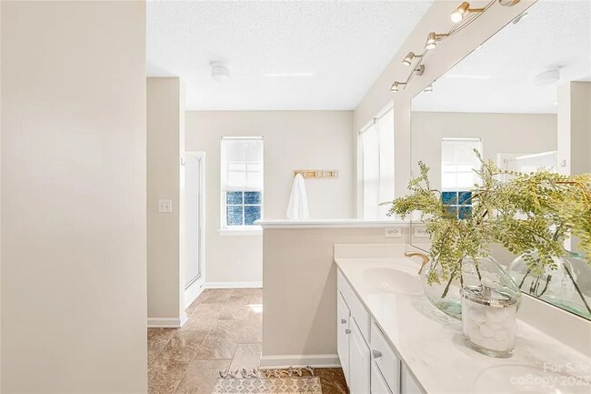 Building Photo - 5649 Winslow Ave NW