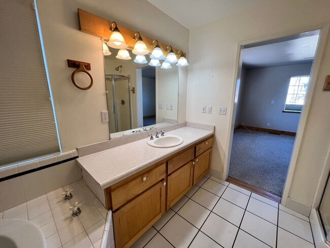 Building Photo - BEAUTIFUL Mountain Home