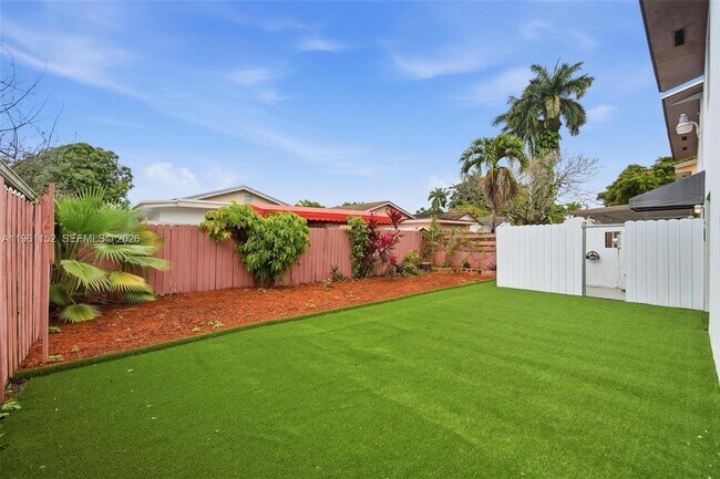 Building Photo - 1281 W 42nd St