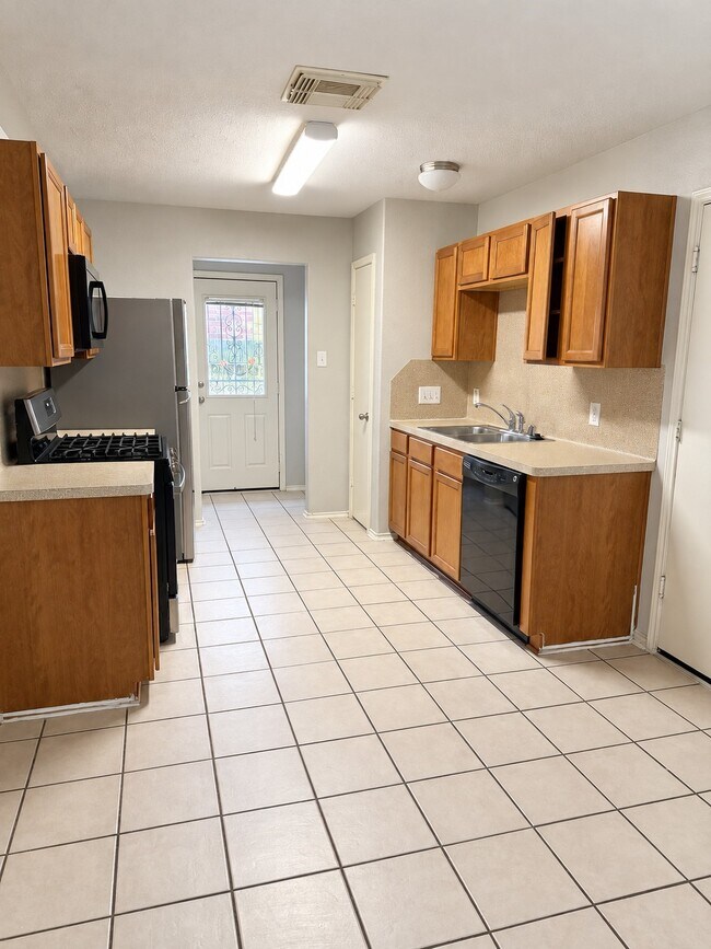 Building Photo - 5006 Canyon Blanco Dr