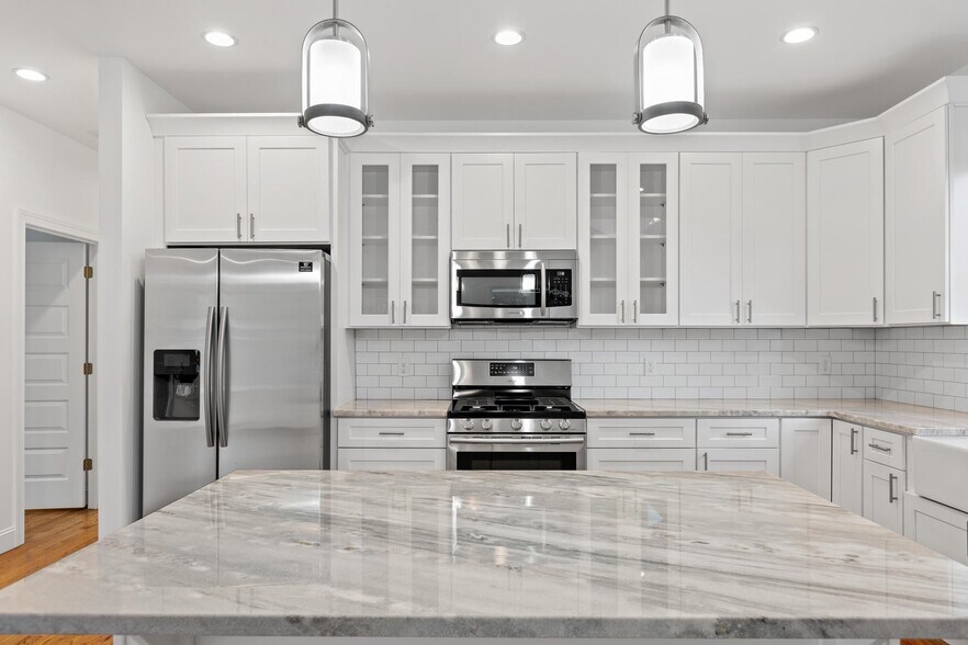 Building Photo - 2006 E 14th St