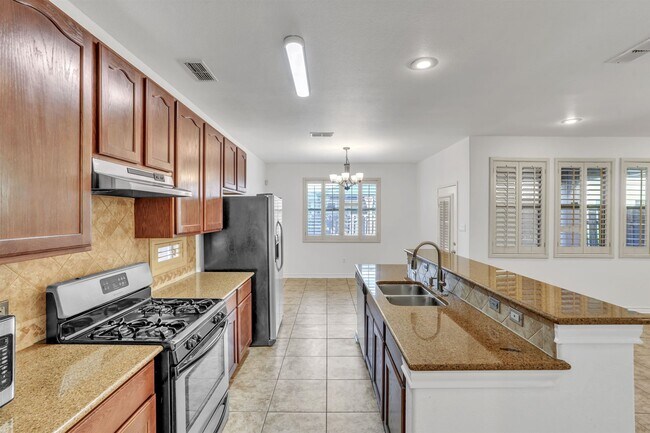 Building Photo - 9813 Sandhill Dr