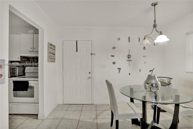 Building Photo - 7425 SW 152nd Ave