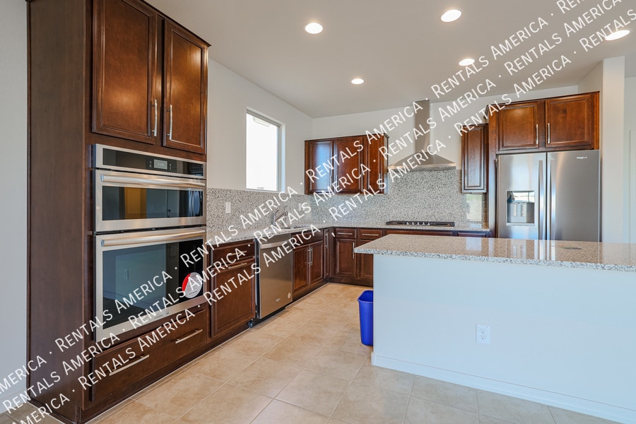 Building Photo - 5625 N 87th Dr