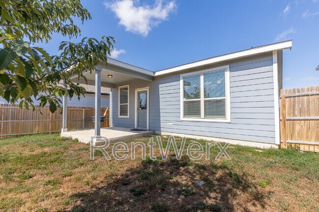 Building Photo - 10110 Jardin Verde