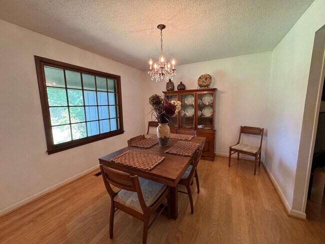 Building Photo - Furnished 3-Bedroom, 2-Bath Home in Peacef...