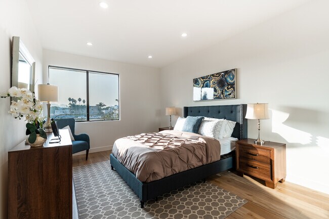 Building Photo - 828 S Bedford St