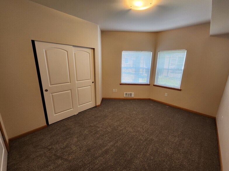 Building Photo - 263 W Bakerview Rd
