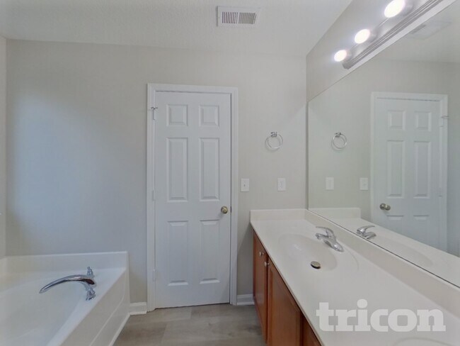 Building Photo - 6 Alderwood Ct