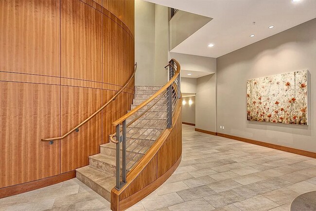 Building Photo - 900 Lenora St