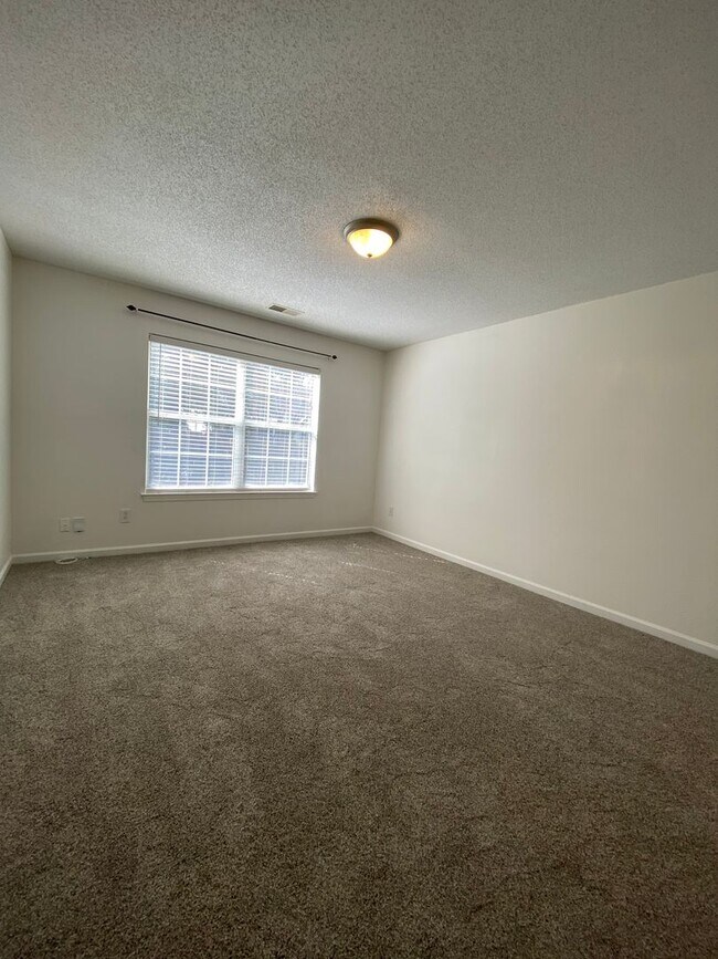 Building Photo - Adorable 3 Bedroom 3 Bath in Preston Green