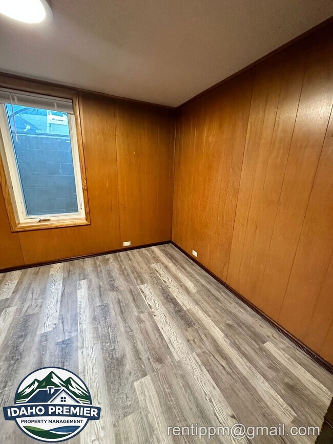 Building Photo - 709 N Stanley St