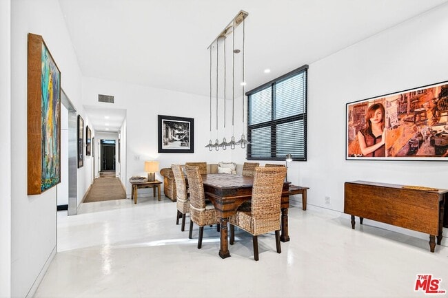 Building Photo - 11 Voyage St