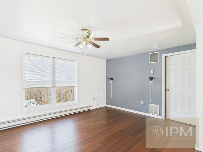 Building Photo - Bright Modern 3 Bedroom, 2 Bath Home in Eastern York Schools!