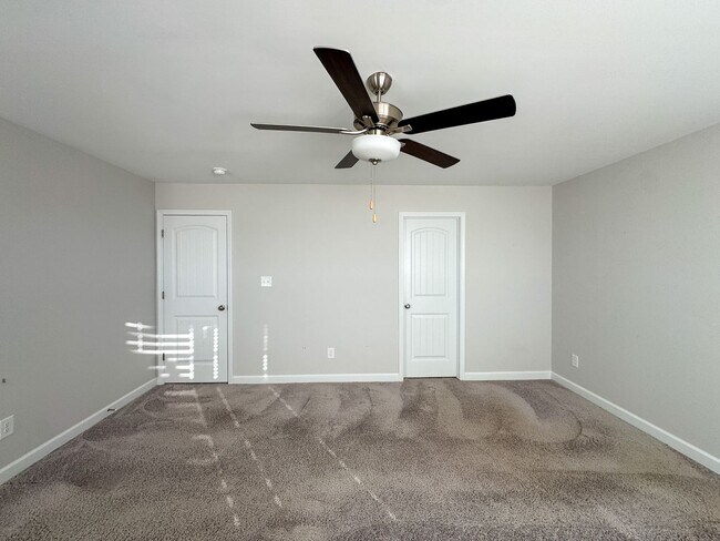 Building Photo - Stunning 4 Bed Home with Fenced Backyard