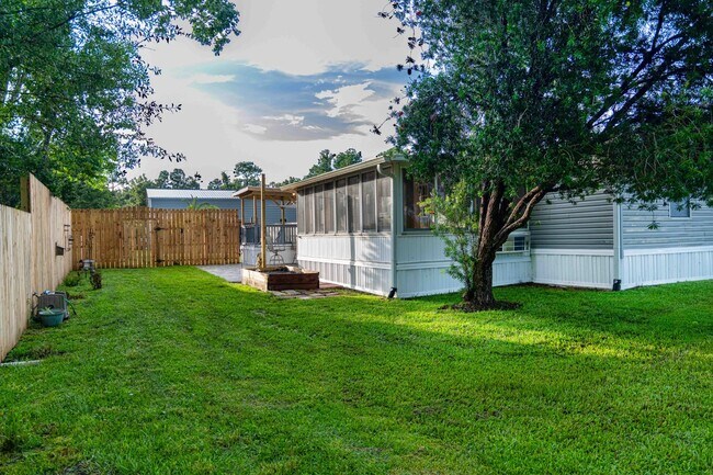 Building Photo - Home on half acre with land and storage