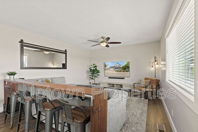 Building Photo - 753 SE Boysen Ln