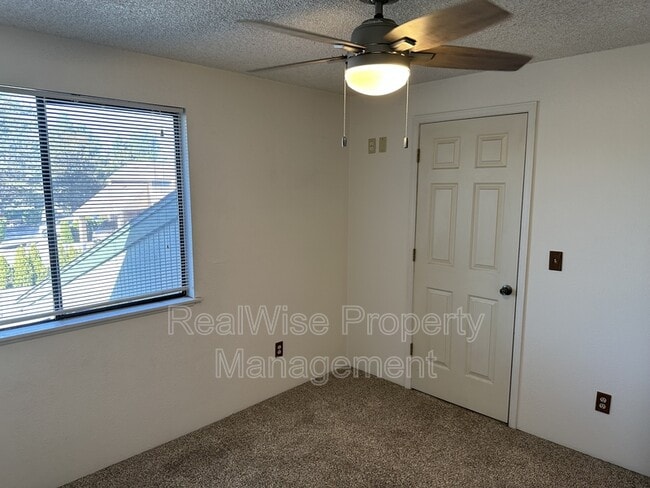 Building Photo - 1105 Excalibur Dr