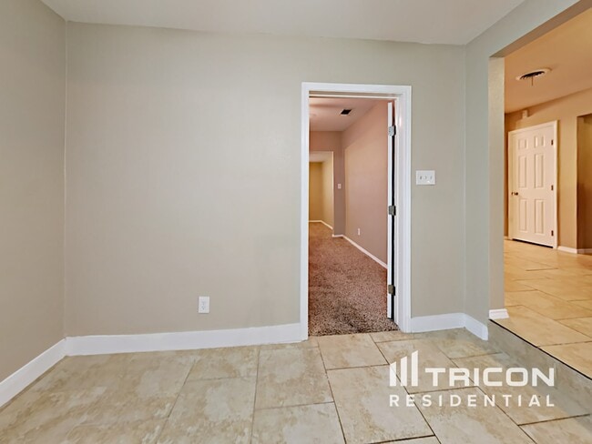 Building Photo - 350 Lemur Dr
