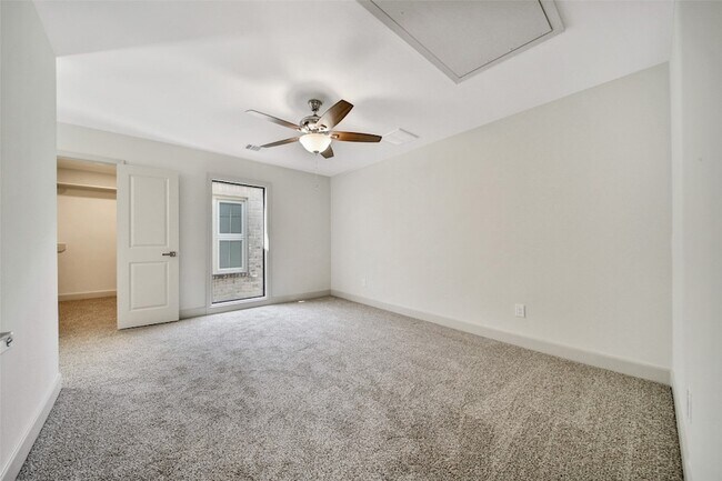 Building Photo - 15607 Memorial Dr