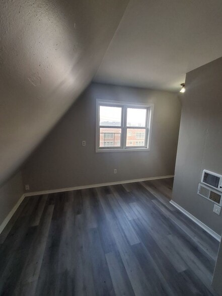 Building Photo - 1655 N Van Buren St
