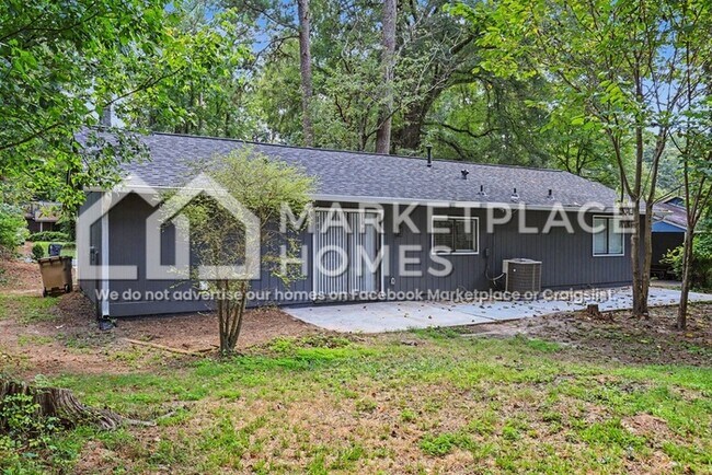 Building Photo - 9011 Homewood Dr