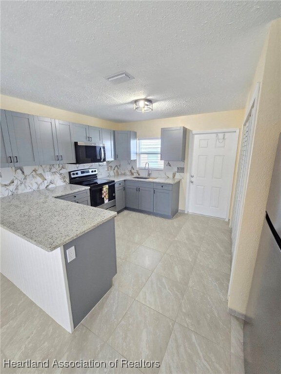 Building Photo - 613 Memorial Dr