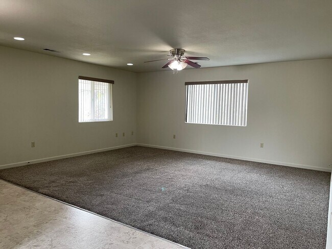 Building Photo - 3 BED 2 BATH W/ATTACHED MOTHER-IN-LAW SUITE *SOLAR PANELS ON ROOF = LOW ELECTRIC BILL*