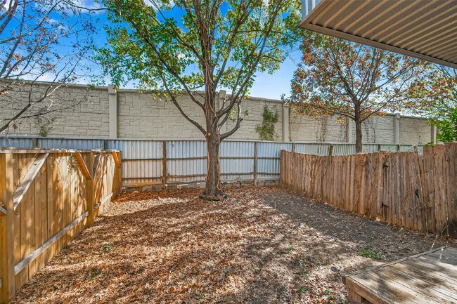 Building Photo - 6911 Yellowstone Way Dr