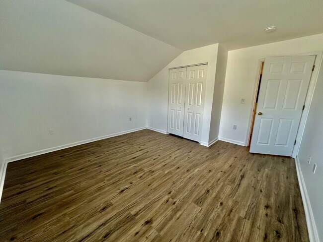 Building Photo - Spacious Three Bedroom Townhome in Old South!