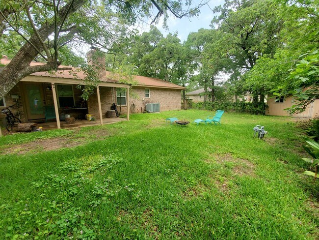 Building Photo - 3/2 in Southwood Valley