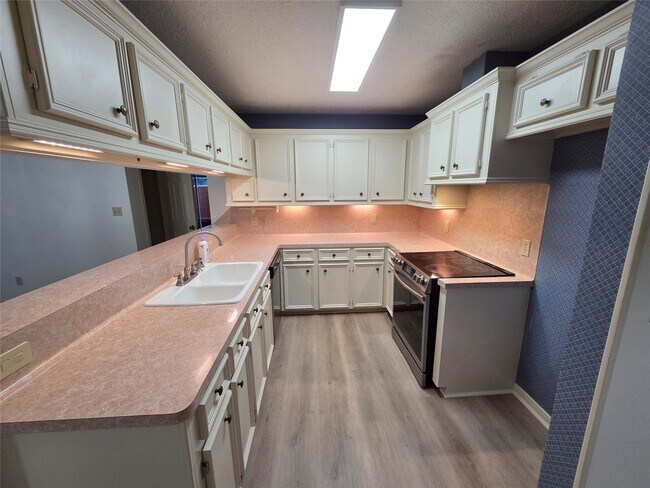 Building Photo - 42 Silver Creek Dr