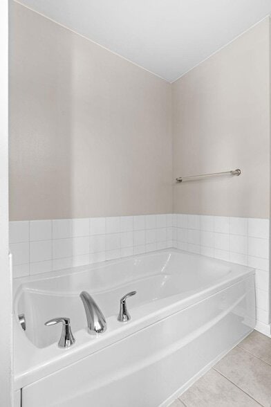 Building Photo - 731 Mercer St