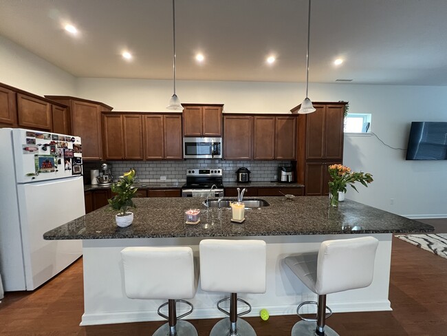 Building Photo - 843 Templeton Dr